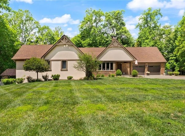 3611 Vale Hill Drive, Floyds Knobs, IN 47119