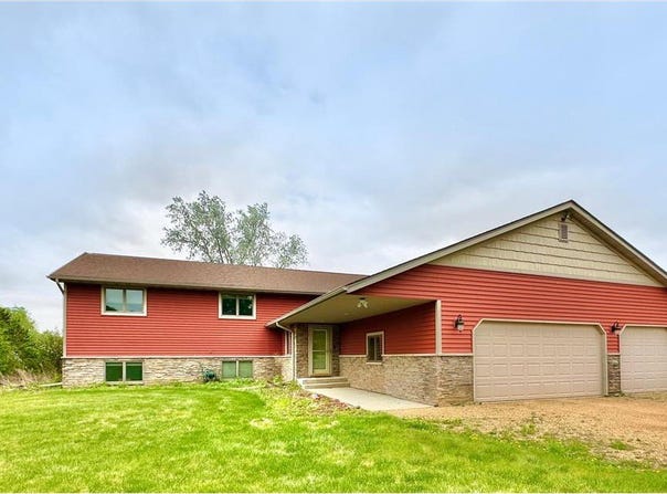 1043 Labarge Road, Hudson, WI 54016
