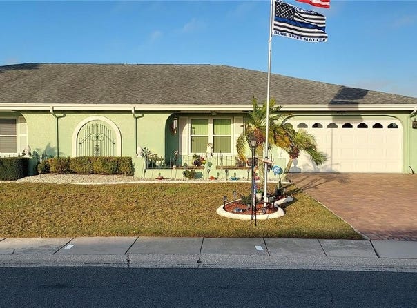 906 BLUEWATER Drive, SUN CITY CENTER, FL 33573