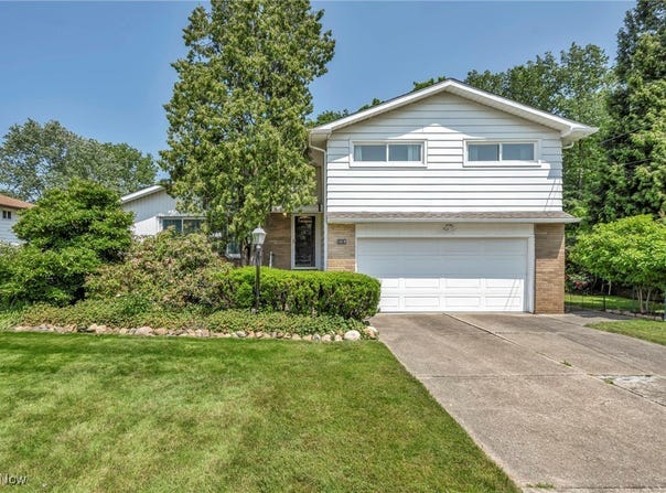 1019 Rose Boulevard, Highland Heights, OH 44143