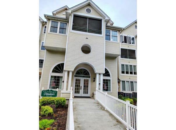 5 Village Circle, Stroudsburg, PA 18360