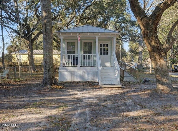 8708 Birch Avenue, Ocean Springs, MS 39564