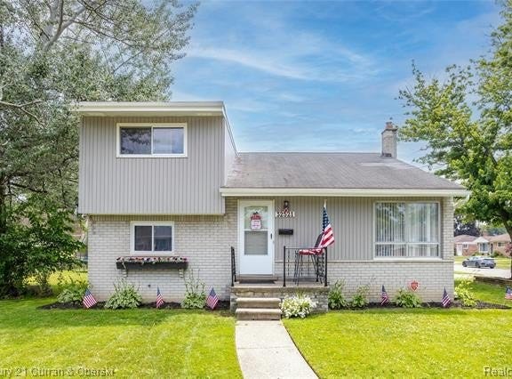 32521 Dover Street, Garden City, MI 48135