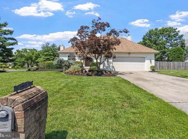 32 COUNTRY WALK, CHERRY HILL, NJ 08003