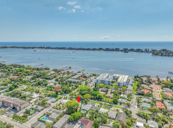 1511 S Palmway, Lake Worth Beach, FL 33460