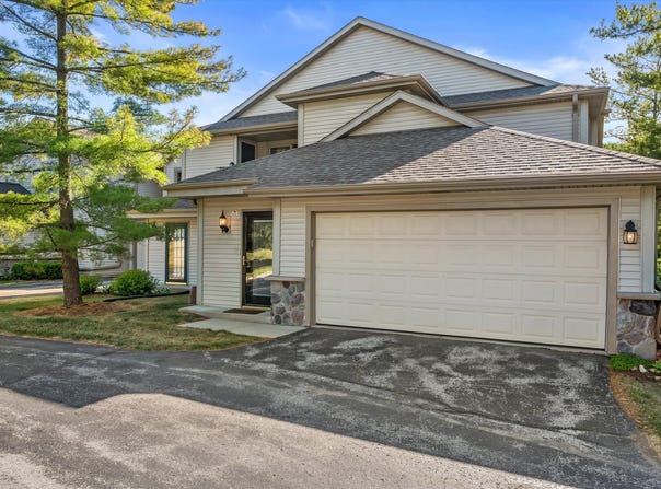 2264 Circle Rdg, Delafield, WI 53018