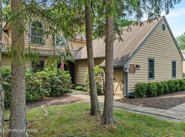 2185 Oak Hill Drive, Buck Hill Falls, PA 18323