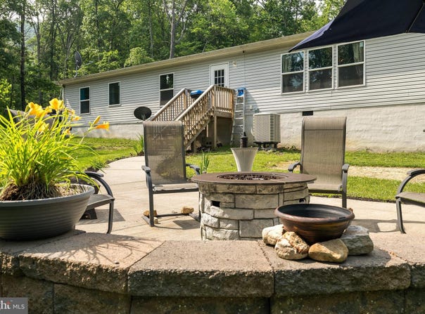 2749 E LEE HIGHWAY, NEW MARKET, VA 22844