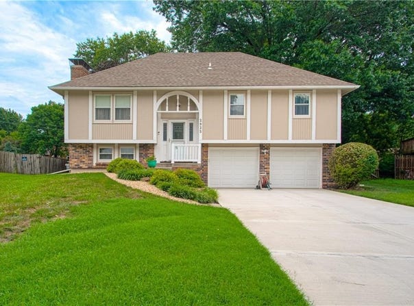 2925 Iva Drive, Independence, MO 64057