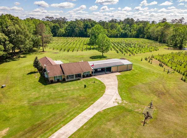 2360 County Road 2071, Hull, TX 77564