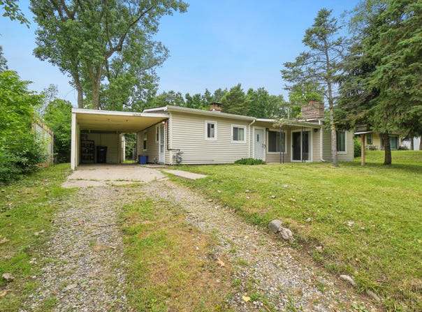 10416 Lakeview Drive, Whitmore Lake, MI 48189