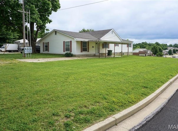 2018 Old Saint James Road, Rolla, MO 65401