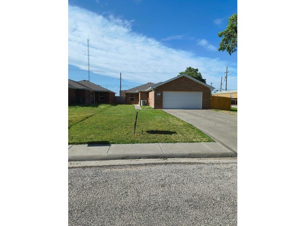 901 3RD Avenue, Canyon, TX 79015-2610