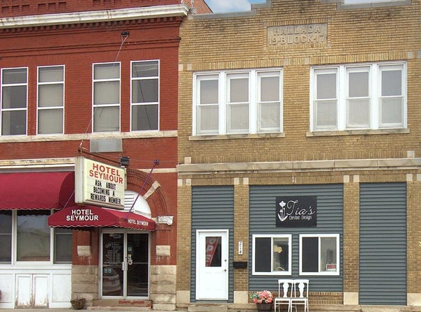 214 S MAIN Street, SEYMOUR, WI 54165
