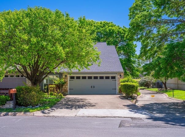 530 Sand Bend Drive, Kerrville, TX 78028