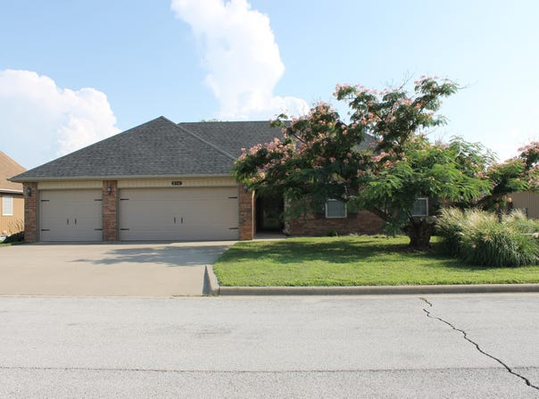 816 E Roubidoux Street, Nixa, MO 65714