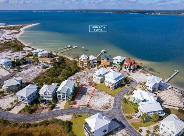 7660 Key West Dr, Navarre Beach, FL 32566