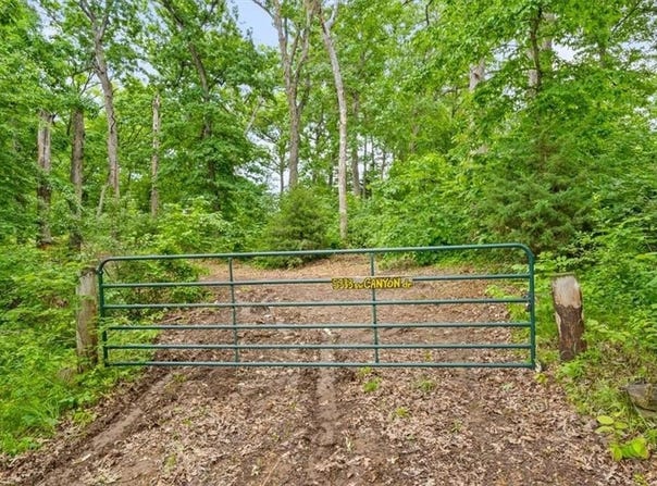 5333 SE Canyon Drive, Lathrop, MO 64465