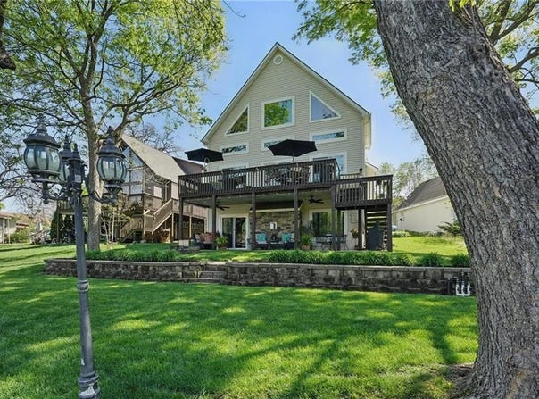 62 Beach Drive, Lake Tapawingo, MO 64015