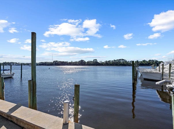 903 NW AVENUE A, Carrabelle, FL 32322