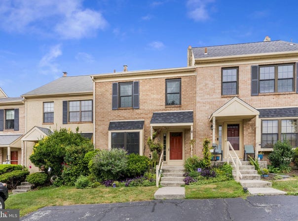 2060 YORKTOWN, NORRISTOWN, PA 19403