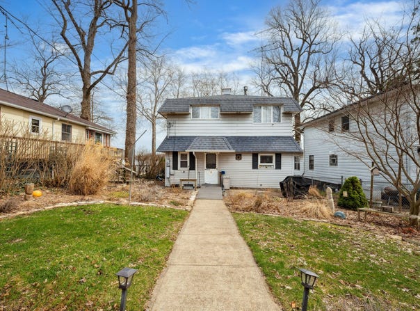 5505 Lakewood Drive, Coloma, MI 49038