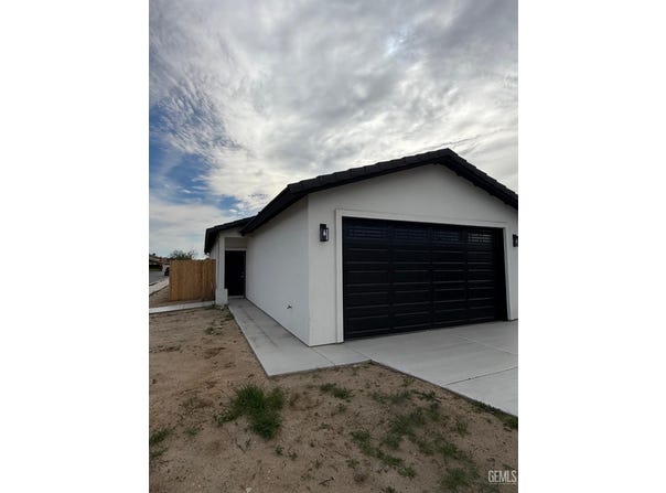 187 E Orange, Shafter, CA 93263