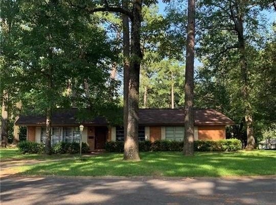 100 HILTON Court, Pineville, LA 71360