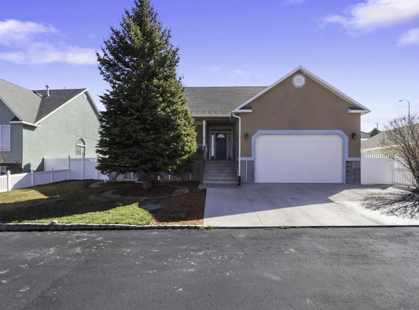 136 Benjamin Franklin St., Evanston, WY 82930