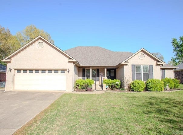 818 Mallard Ln, Conway, AR 72034