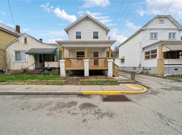 326 Mckinley Ave, East Vandergrift, PA 15629