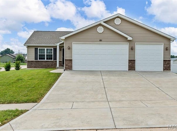 121 Williamsburg Lane, Troy, MO 63379