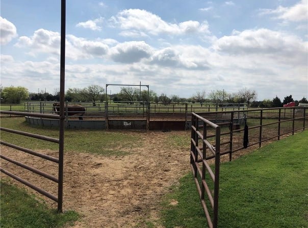 1000 &1019 Spring hill Road, Aubrey, TX 76227