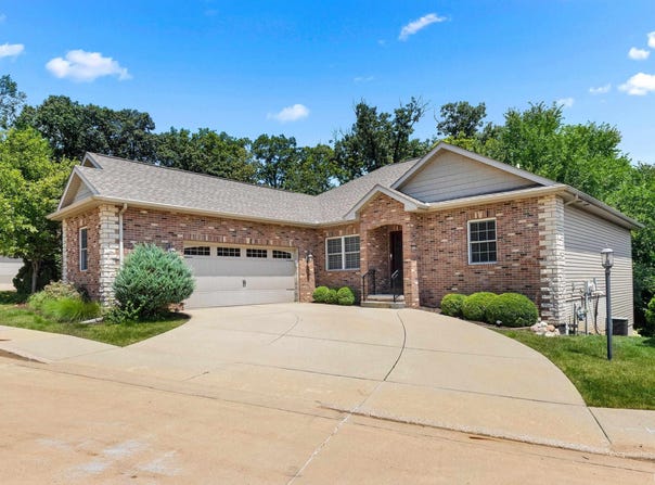 2627 W Lake Pointe Terrace, Peoria, IL 61614