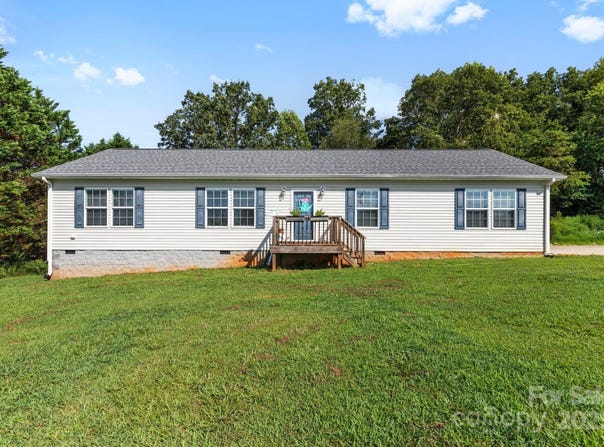 288 Howard Norton Drive, Hiddenite, NC 28636