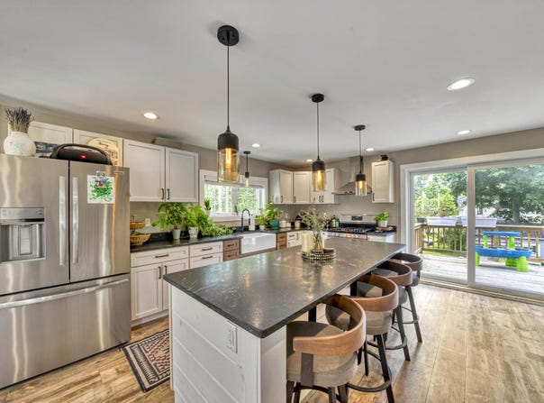 86 Chestnut Street, Claremont, NH 03743