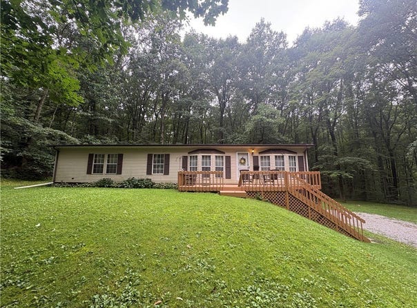 106 Painter Ln, Lancaster Twp, PA 16037