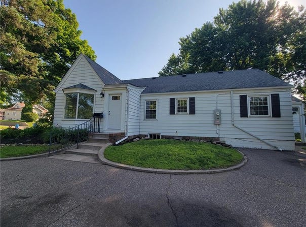 4240 Lake Road Avenue, Robbinsdale, MN 55422