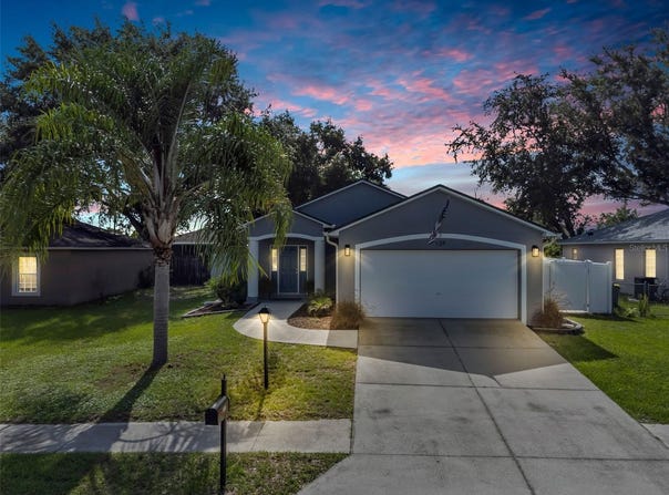 124 EAGLE POINT BOULEVARD, AUBURNDALE, FL 33823