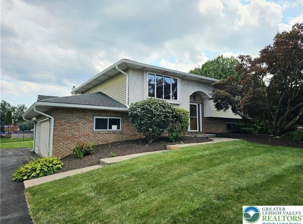 1304 Barry Drive, Bethlehem City, PA 18017