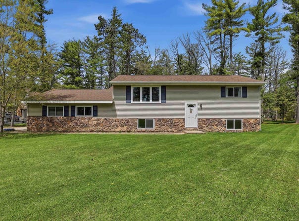 2410 HICKORY DRIVE, Plover, WI 54467
