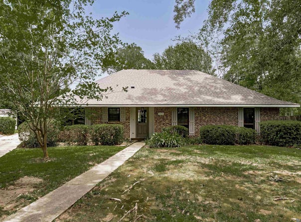 17237 General Pickett Ave, Saint George, LA 70817