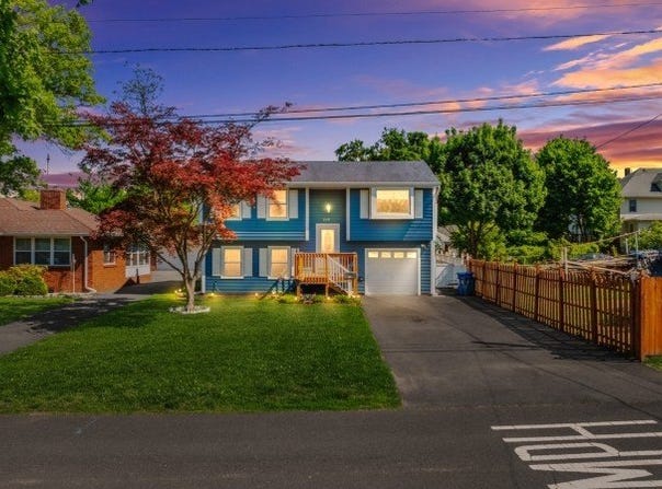 245 4th St, Dunellen Boro, NJ 08812-1314