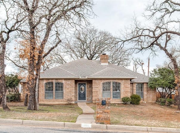 101 NE Brushy Mound Road, Burleson, TX 76028