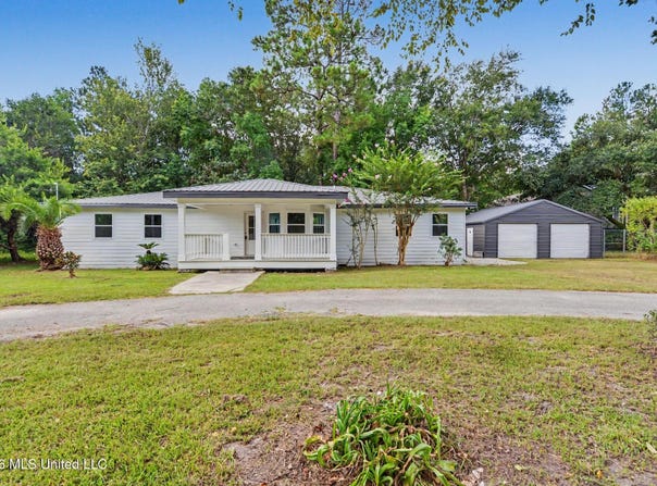 6105 E Desoto Street, Bay Saint Louis, MS 39520