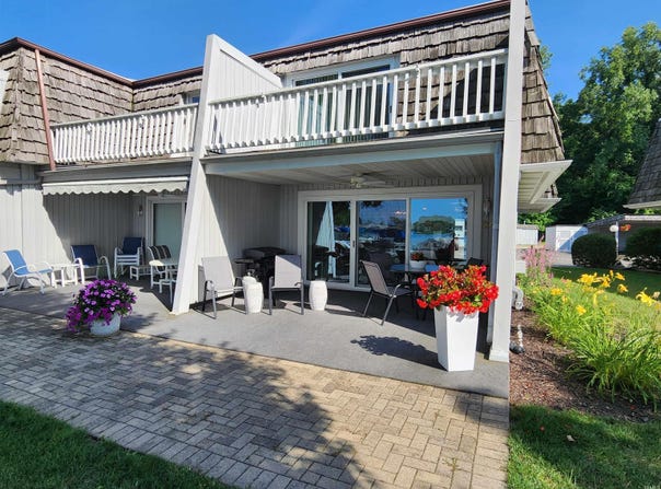 10095 N TURKEY CREEK RD, Syracuse, IN 46567