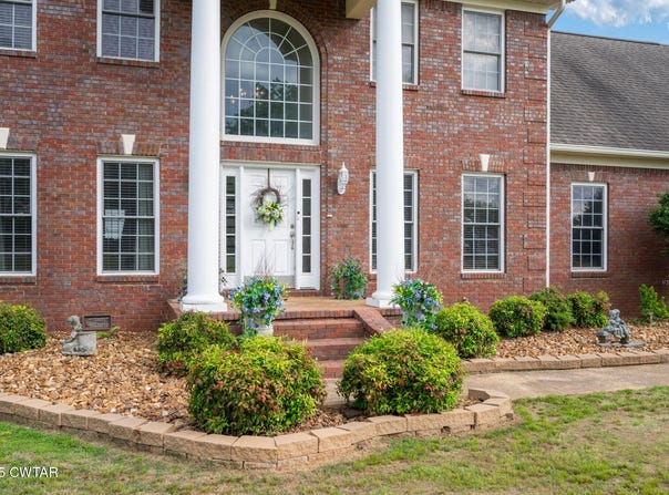 499 Crazy Doe Road, Lexington, TN 38351