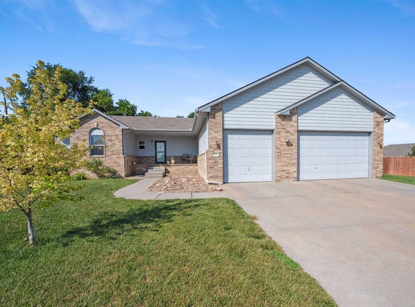 1911 E Highridge Ct, Park City, KS 67219
