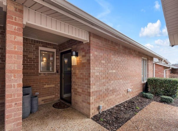 2733 Greenbriar Dr., Jonesboro, AR 72401-5943