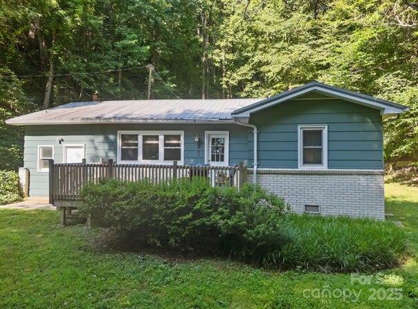 790 Thompson Road, Saluda, NC 28773